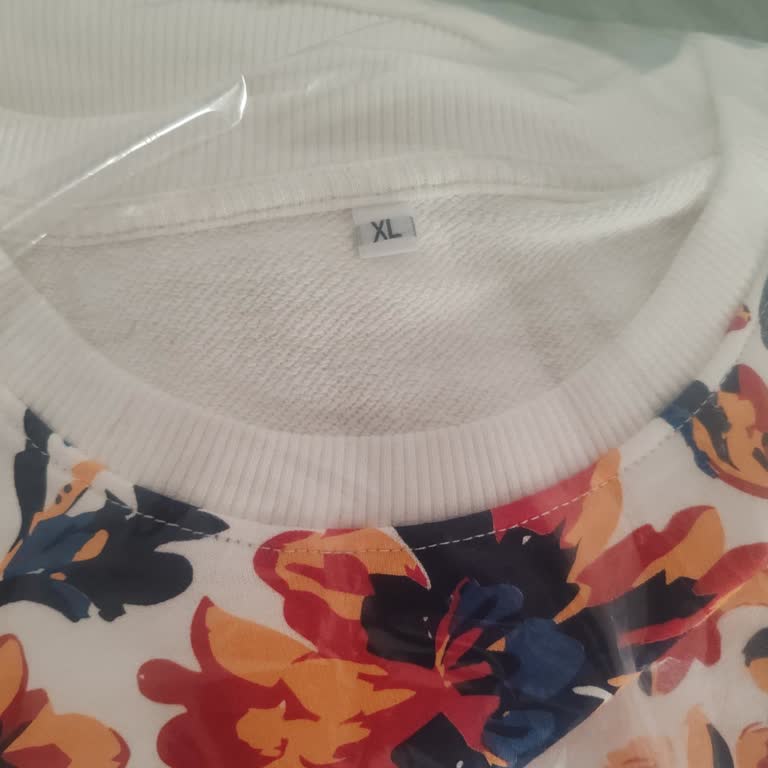 Gelen Sweatshirtte Marka Etiketi Yoktu