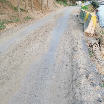 Foça Yollarında Süregelen İhmal: Temizlik, Aydınlatma Ve Güvenlik Sorunları Çözüm Bekliyor