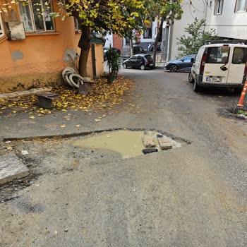 Yarım Bırakılan Yol Çalışması Araçlara Ve Güvenliğe Zarar Veriyor
