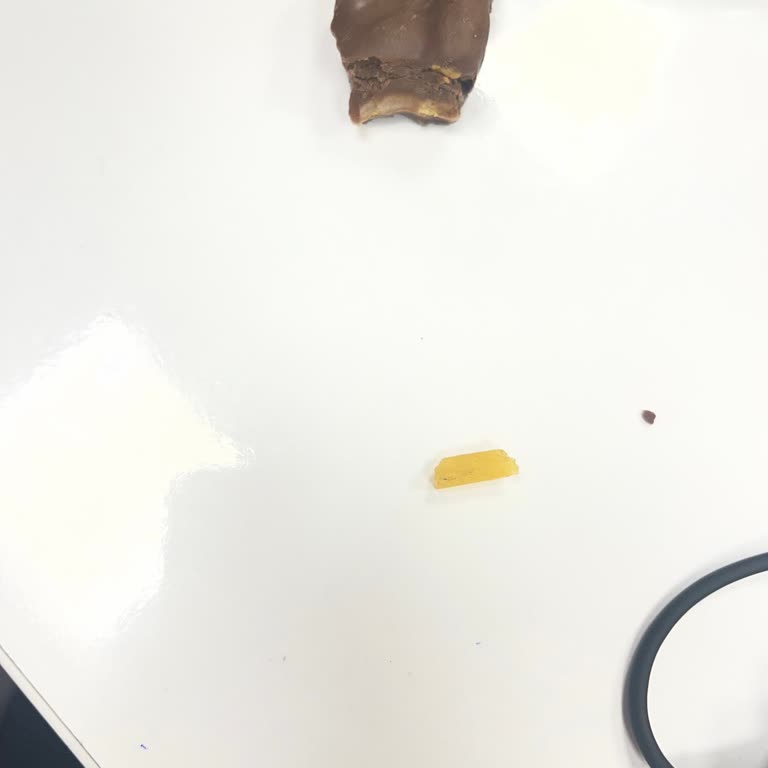 Çikolata Barında Lastik Parçası Şoku: Sağlığımız Tehlikede!