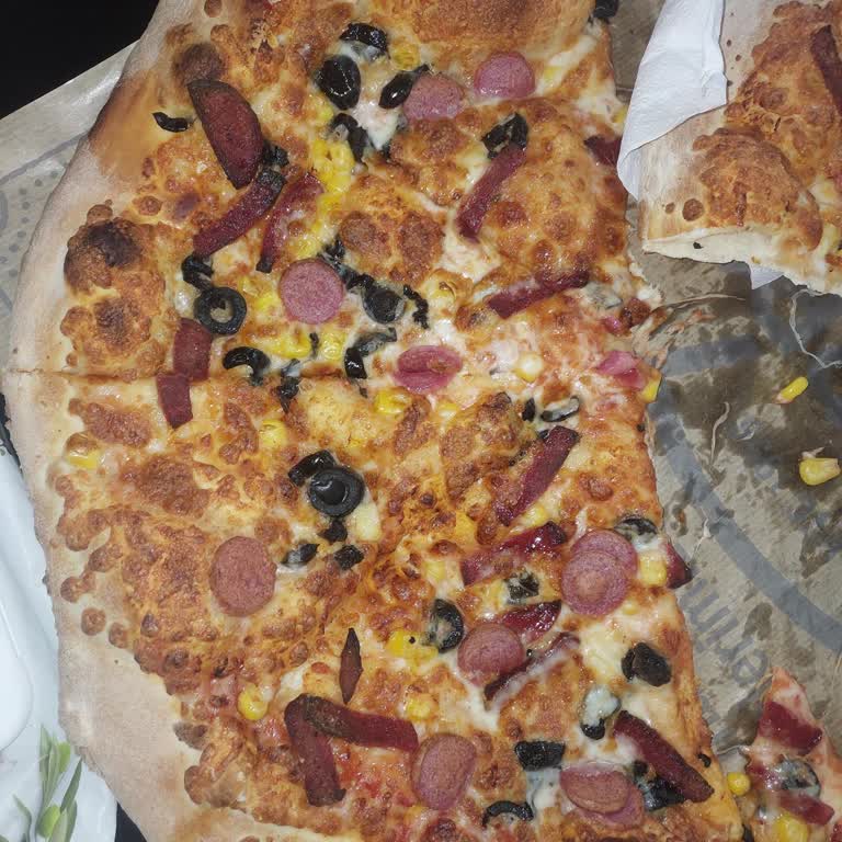 Sbarro Şubesinde Pizza Malzemesi Eksikliği Ve Görsel Yanıltıcılık