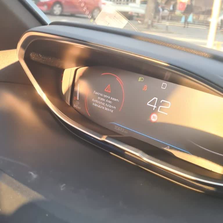 Peugeot 3008 Elektrikli Tahrik Arızasında Servis Ve Parça Bekleme Mağduriyeti