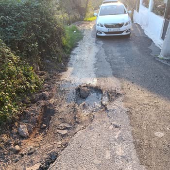 Aynı Su Arızası Aylardır Çözülmüyor Yol Ve Evler Çamur İçinde Kaldı