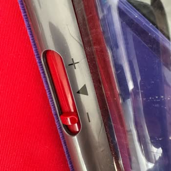 Dyson Submarine V15 Detect Showing Poor Build Quality And Damage