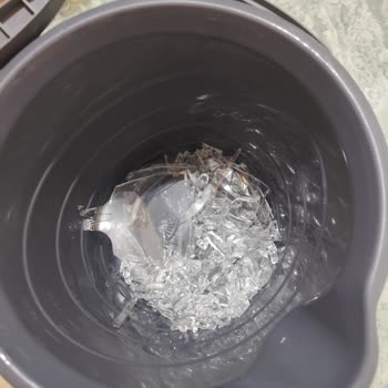 Yeni Alınan Çamaşır Makinesinin Camı Patladı, Değişim Talebi Reddedildi