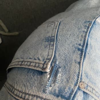 Kısa Sürede Yırtılan Kot Pantolon İçin Destek Talebi