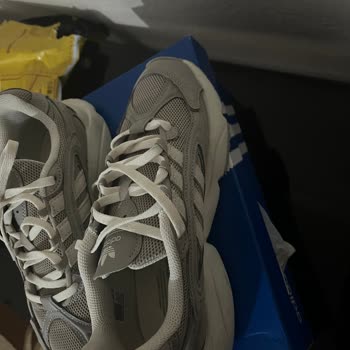 Adidas Ayakkabının Yan Kısımları Kısa Sürede Eğildi Ve Rahatsızlık Veriyor