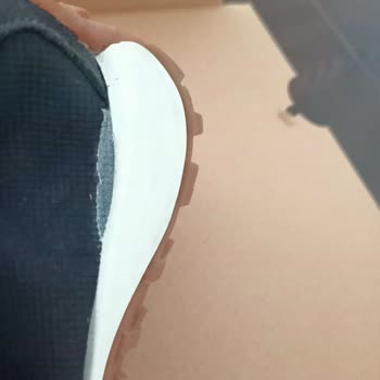 Kısa Sürede Açılan Ayakkabı Ve Hatalı Kullanıcı Değerlendirmesi