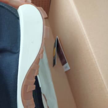 Kısa Sürede Açılan Ayakkabı Ve Hatalı Kullanıcı Değerlendirmesi