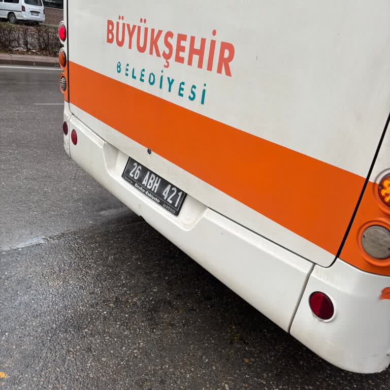 Aşırı Kalabalık Otobüste Düzensiz Yolculuk Ve Yüksek Ücret Sorunu