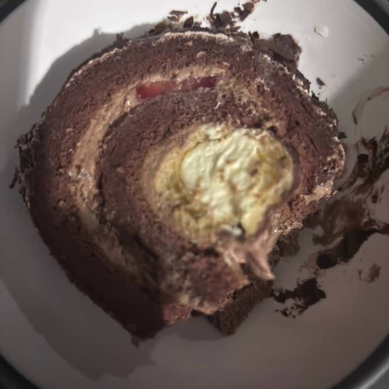 Ali'nin Ekmek Teknesi Pastanın İçi Neredeyse Tamamen Boştaydı