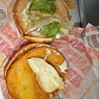 Burger King Menüsünde Marul Köküyle Karşılaştım, Hijyen Ve Özen Eksikliği Var