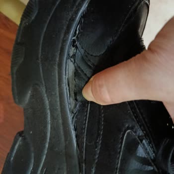 Bershka Ayakkabının Bir Yıldan Kısa Sürede Yırtılması Ve Yanlarının Açılması