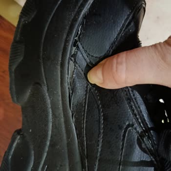 Bershka Ayakkabının Bir Yıldan Kısa Sürede Yırtılması Ve Yanlarının Açılması