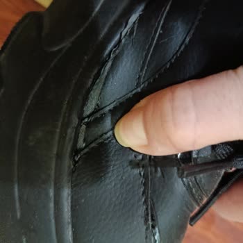 Bershka Ayakkabının Bir Yıldan Kısa Sürede Yırtılması Ve Yanlarının Açılması