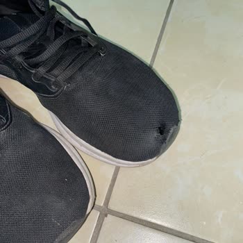 Aldığım Ayakkabı Kısa Sürede Yırtıldı, Mağaza İlgisiz Davrandı