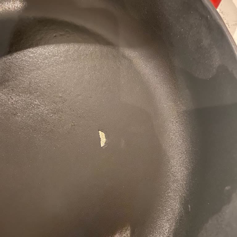 Yeni Alınan Döküm Tencerede Kısa Sürede Hasar Oluştu
