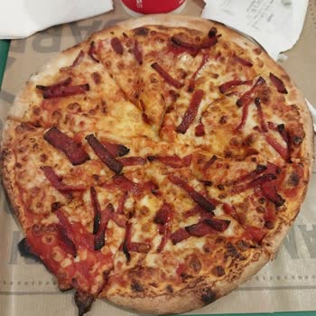 Yanmış Pizza Ve İlgisiz Çalışanlar Nedeniyle Mağduriyet Yaşadım