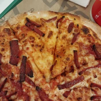 Yanmış Pizza Ve İlgisiz Çalışanlar Nedeniyle Mağduriyet Yaşadım