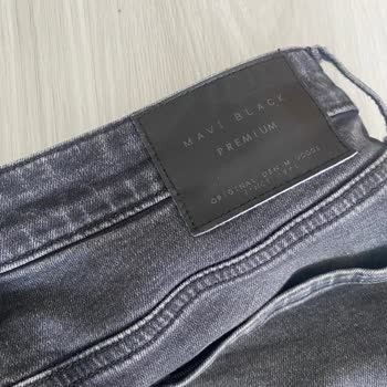 Mavi Pantolonun Kumaşında Beklenmedik Yırtılma Ve Değişim Talebi