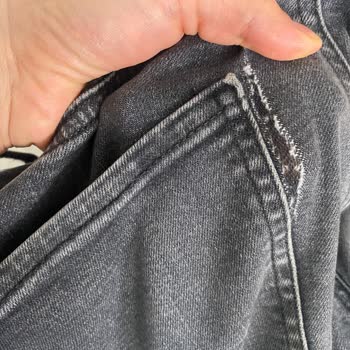 Mavi Pantolonun Kumaşında Beklenmedik Yırtılma Ve Değişim Talebi