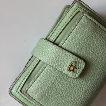 Çantadan Eşyalarıma Geçen Leke İçin Çözüm Ve Zarar Telafisi İstiyorum