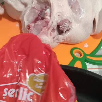 Paketli Tavukta Kanlı Ve Mor Görüntü Hijyen Endişesi Yaşadım