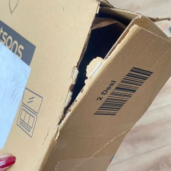 Yırtık Kargo Ve Eksik Ürünler: Hepsijet Ve Watsons'tan Sonuçsuz Şikayet