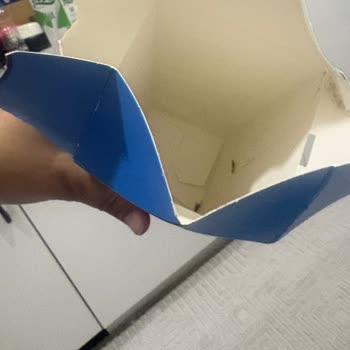 Son Kullanım Tarihi Geçmiş Ve Bozuk Çikolata Reyonda Satılmış