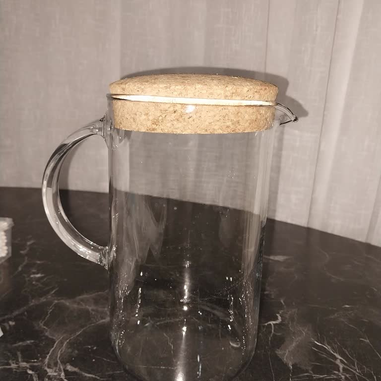 Aldığım Cam Sürahide Geçmeyen Rutubet Kokusu Var