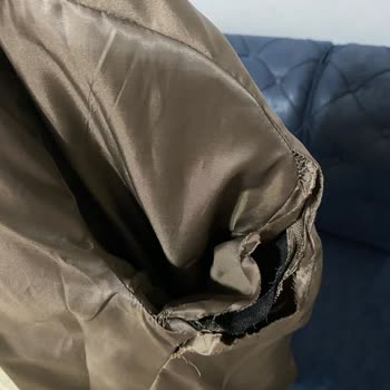 Satın Aldığım Ceketin Kısa Sürede Yırtılması Ve Yetersiz Müşteri Hizmeti