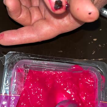 A101 Ejder Meyvesi Tatlısında Sinek Şoku: Sağlık Ve Hijyen Sorunu