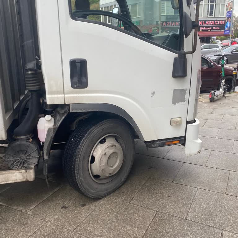 Cumhurbaşkanlığı Maltepe’de Kaldırımlar Yayalara Değil, Araçlara Teslim Edildi!