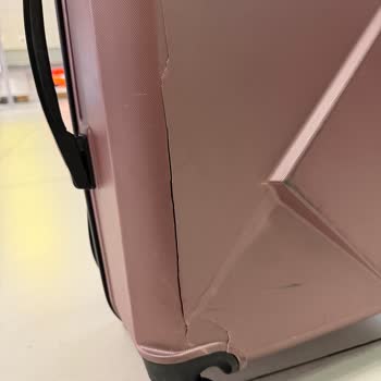 Uçuş Sonrası Valizimde Oluşan Ciddi Hasarın Tazminini Talep Ediyorum