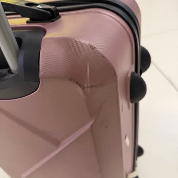 Uçuş Sonrası Valizimde Oluşan Ciddi Hasarın Tazminini Talep Ediyorum