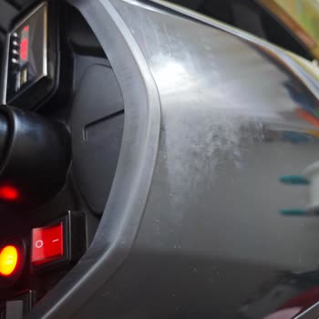 Servis Sonrası Akülü Aracın Camında Oluşan Leke Sorunu Çözülmedi