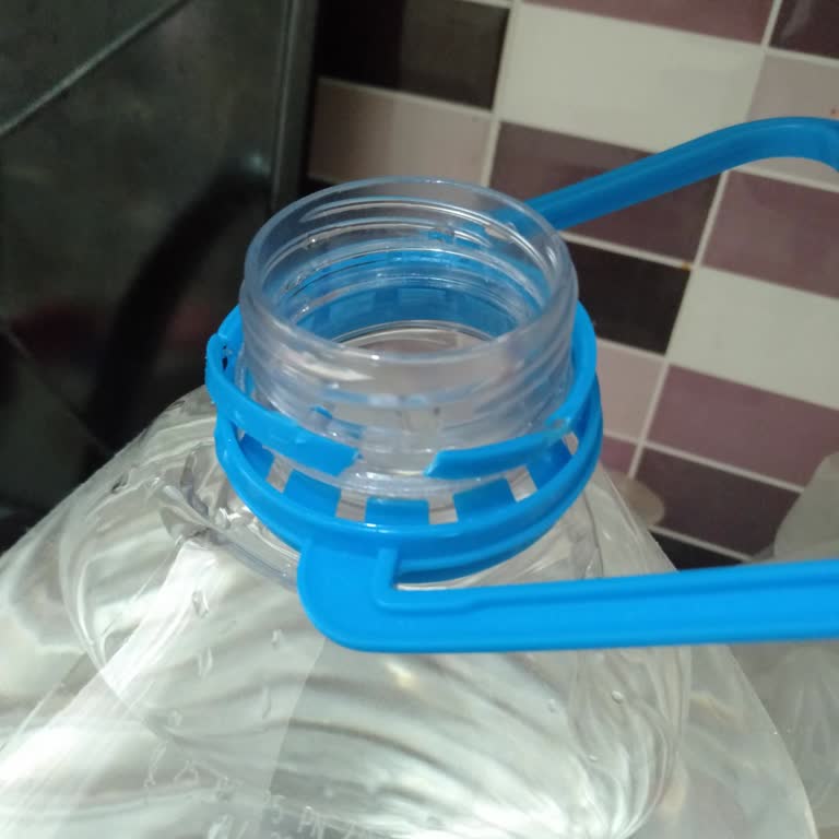 Kırık Kapaklı Ve Güvensiz Su Teslimatı: Sağlığım Tehlikede!