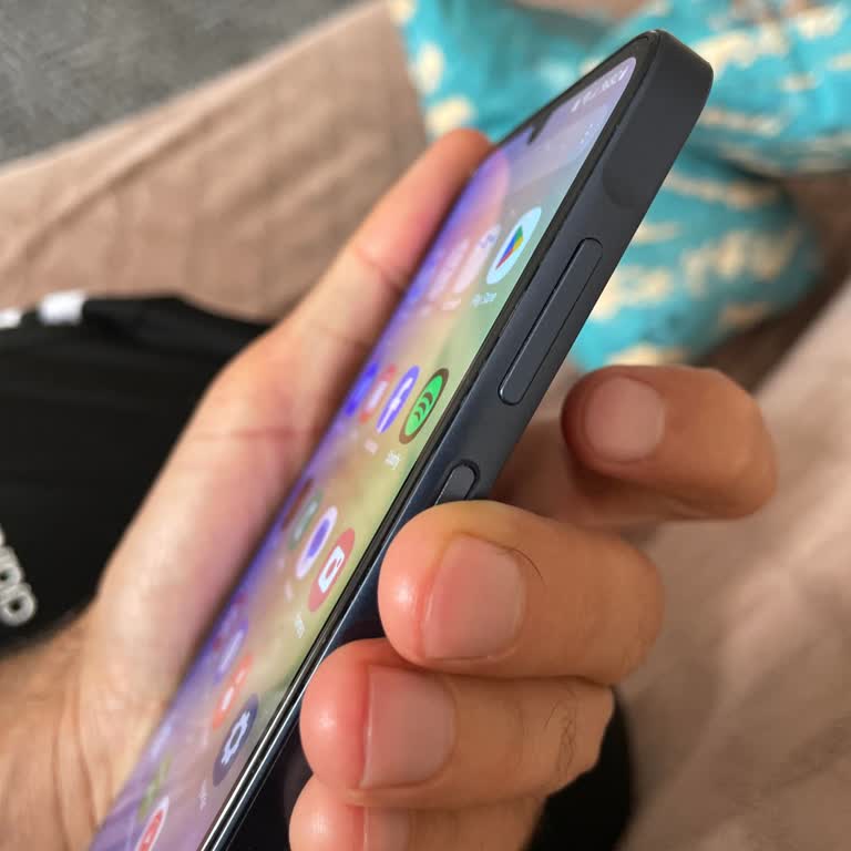 Ekran Onarımı Sonrası Ses Tuşları Bozuldu, Ücret İadesi Veya Cihaz Değişimi Talep Ediyorum