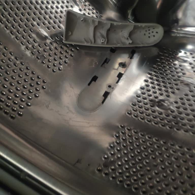 Kurutmalı Çamaşır Makinesinde Kırılan Parça Garanti Dışı Kaldı