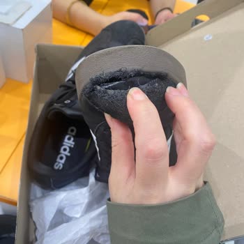 Kısa Sürede Yırtılan Adidas Ayakkabı İçin İade Veya Değişim Talebi