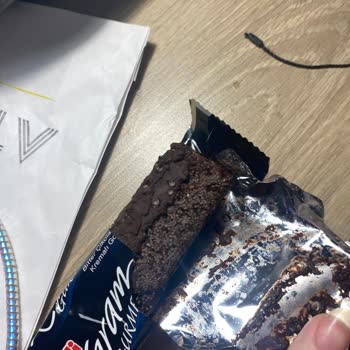 Bozuk Çikolata Ve İlgisiz Müşteri Hizmetleri