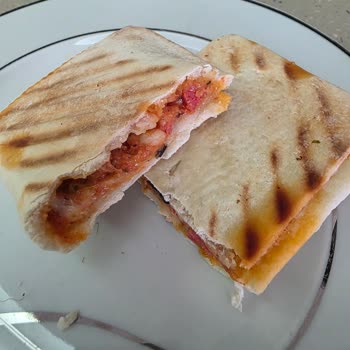 Ambalajdaki Görsel Gerçeği Yansıtmıyor, Tost Malzemesi Çok Az