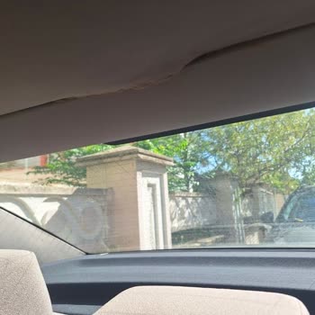 Volkswagen Passat'ta Tavan Ve Kapı Kumaşı Kendiliğinden Sarkıyor