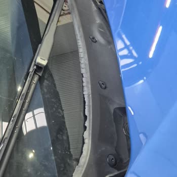 BMW 4 Serisi Silecek Alt Plastiklerinde Kronik Parçalanma Sorunu Mağduriyeti