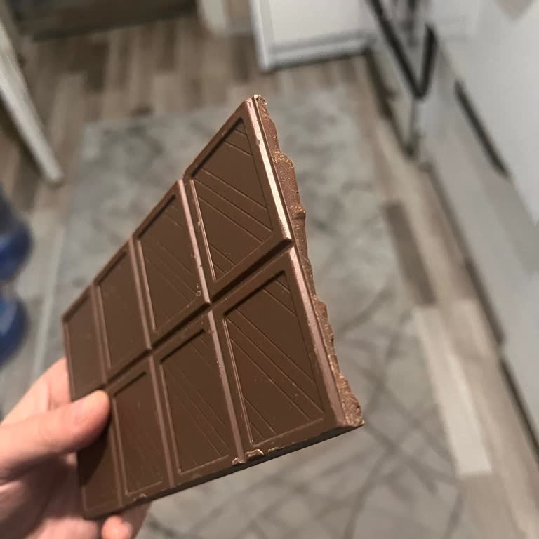 File Market Aldığım Tablet Çikolatanın Eksik Ve Parçalanmış Çıkması Hijyen Skandalıdır