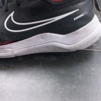 FLO'dan Aldığım Nike Ayakkabı Kısa Sürede Yırtıldı, Garanti Reddi Mağduriyeti