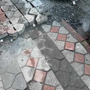 Rögar Değişimi Sonrası Kaldırım Onarımı Yapılmadı, Mağduriyet Yaşıyoruz