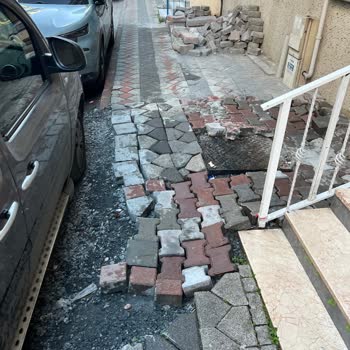 Rögar Değişimi Sonrası Kaldırım Onarımı Yapılmadı, Mağduriyet Yaşıyoruz