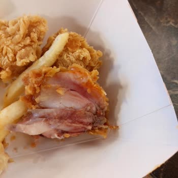 Popeyes'ta Çiğ Tavuk Şoku: Sağlığımız Tehlikede!