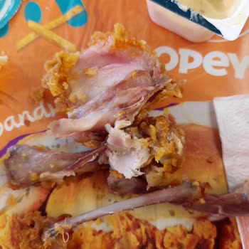 Popeyes'ta Çiğ Tavuk Şoku: Sağlığımız Tehlikede!